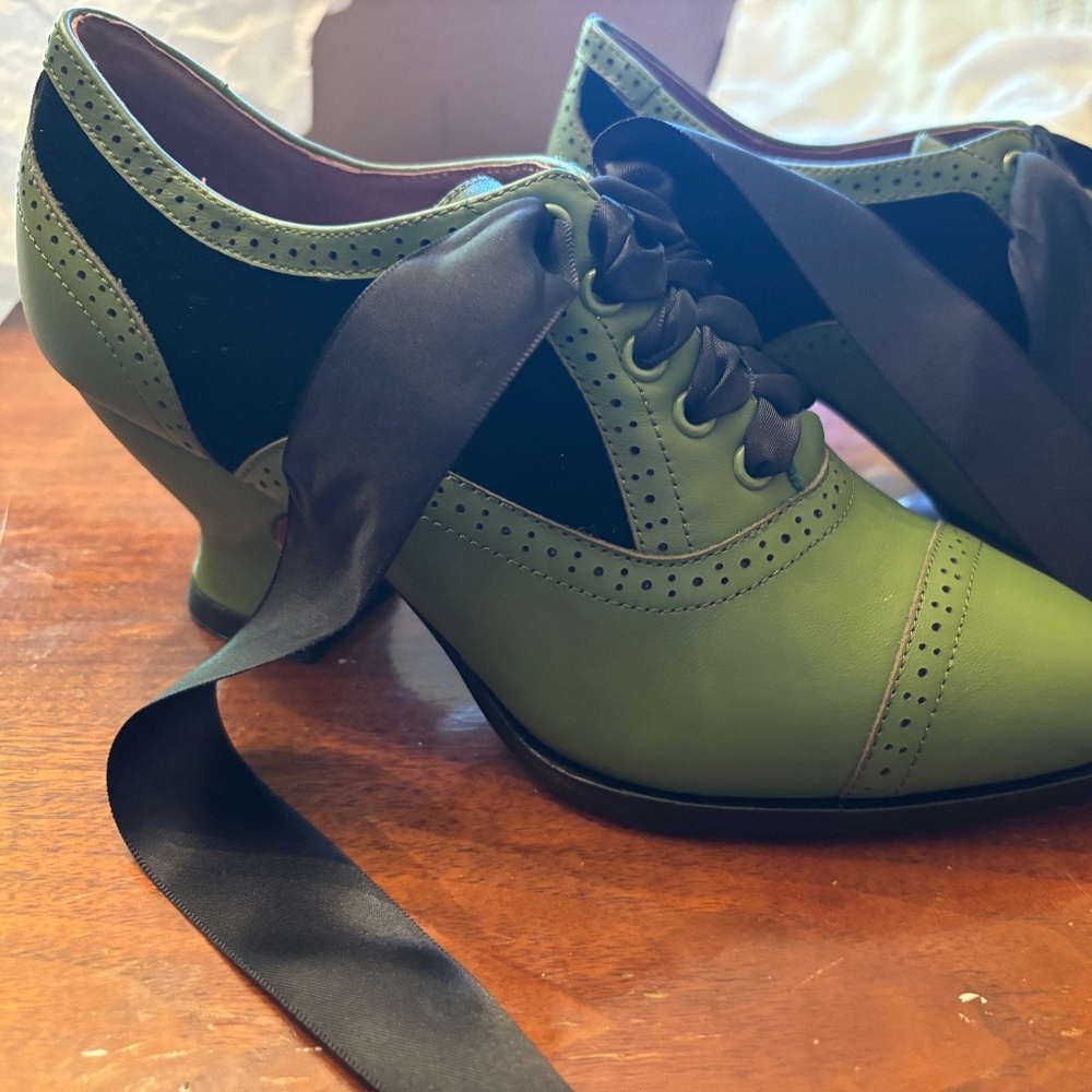 Never worn American Duchess Lucille Edwardian Oxfords